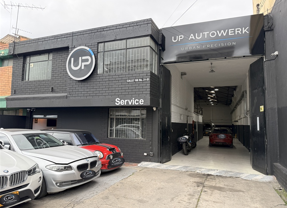 Fachada e instalaciones de UP AUTOWERK